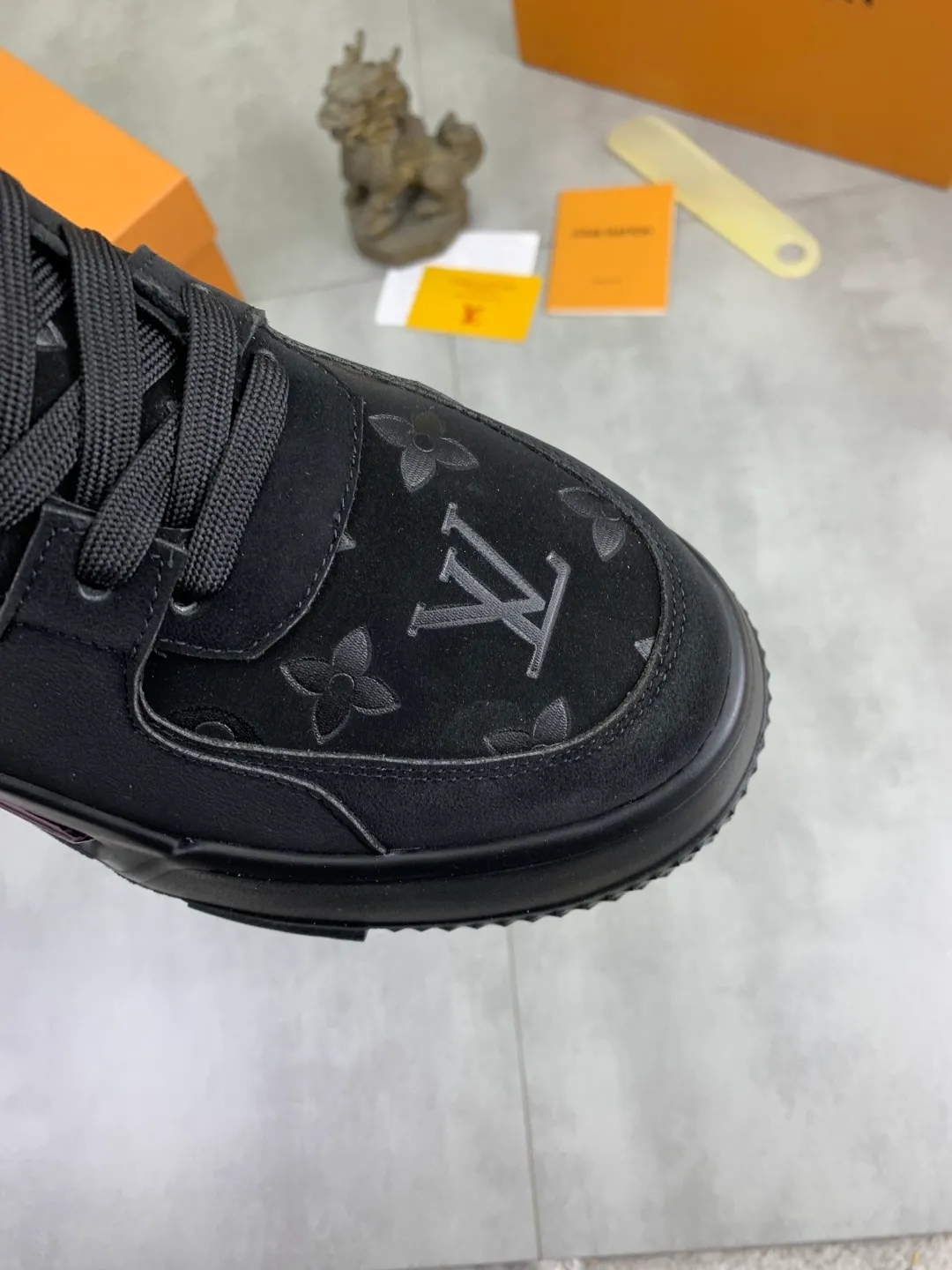 Men's men's shoes 💰P440 new style 💶【LOUIS VUITTON) new high top🍀LV Louis Vuitton *—— LV classic high top trendy shoes! Made of imported original soft calfskin, water-dyed pigskin lining. Original wear-resistant rubber outsole! High quality products! Code number: 38-44 Color: 2️⃣colors available